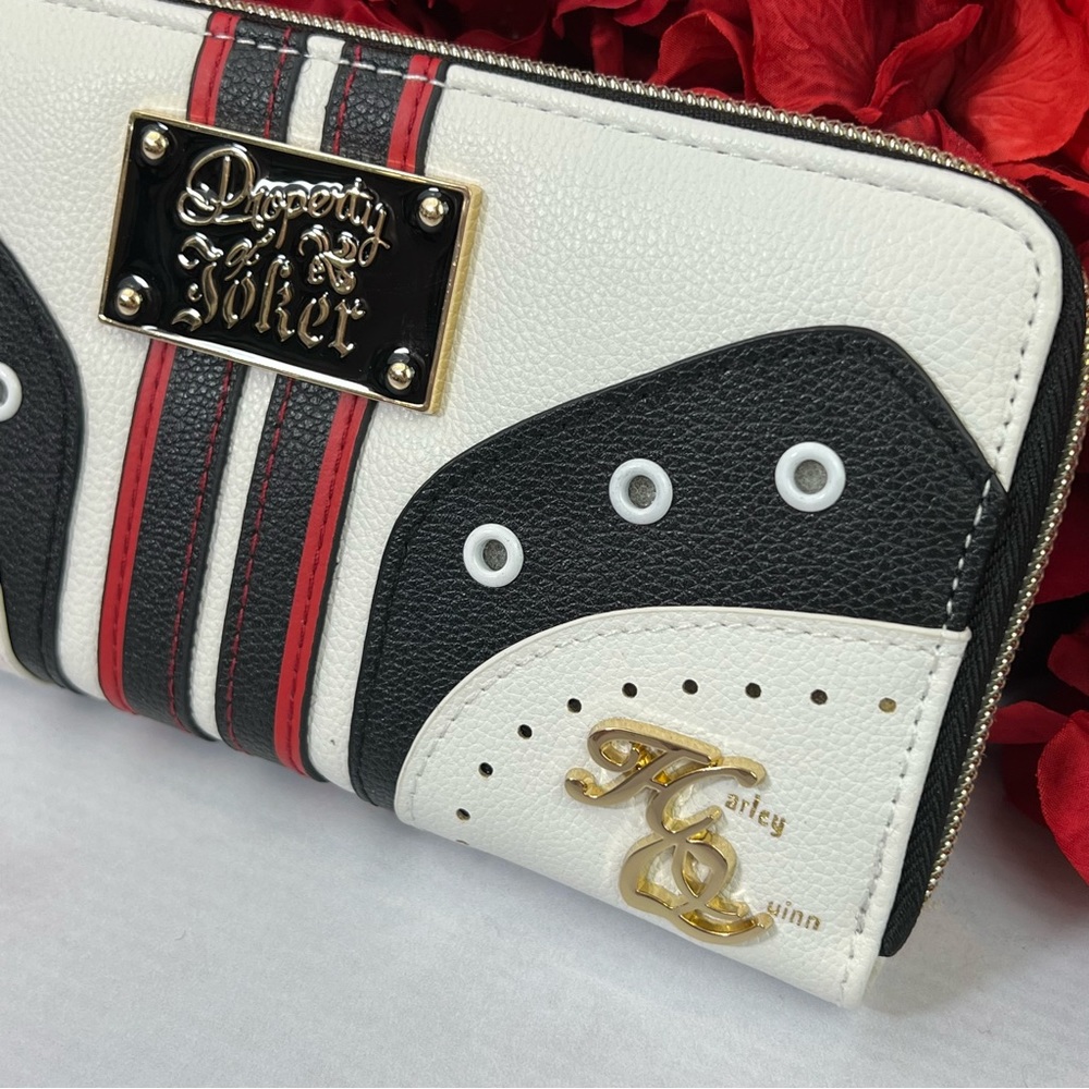 Harley Quinn Suicide Squad Property of the Joker White Clutch Purse - Picture 5 of 16